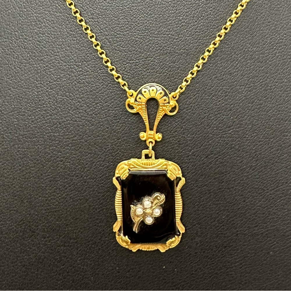 Elegant Vintage Victorian-Style Necklace with Faux Pearls - Picture 4 of 14